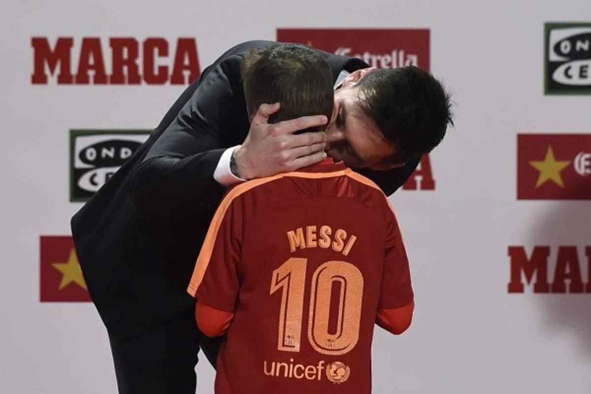 FOTOS: El hijo de Messi es protagonista en la entrega de la Bota de Oro