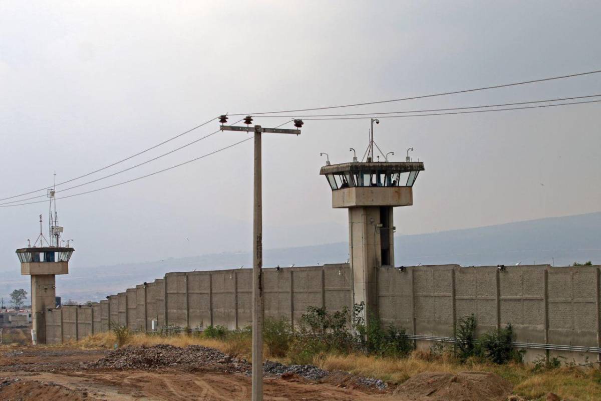 Omar Bravo fue llevado a la cárcel de donde se escapó el 'Chapo' Guzmán y surgen nuevos detalles: La pequeña lo grabó