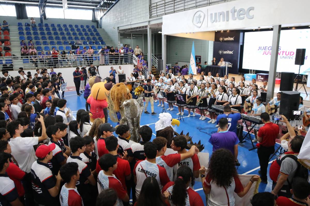UNITEC vivió una gran fiesta con el lanzamiento de los Juegos de la Juventud; las cheerleading se roboron el show