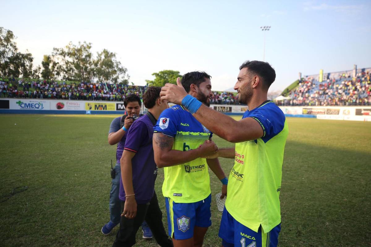 FOTOS: Colosal llenazo en la caída del invicto de Olimpia, el eufórico festejo de Potros y presidente sorprende