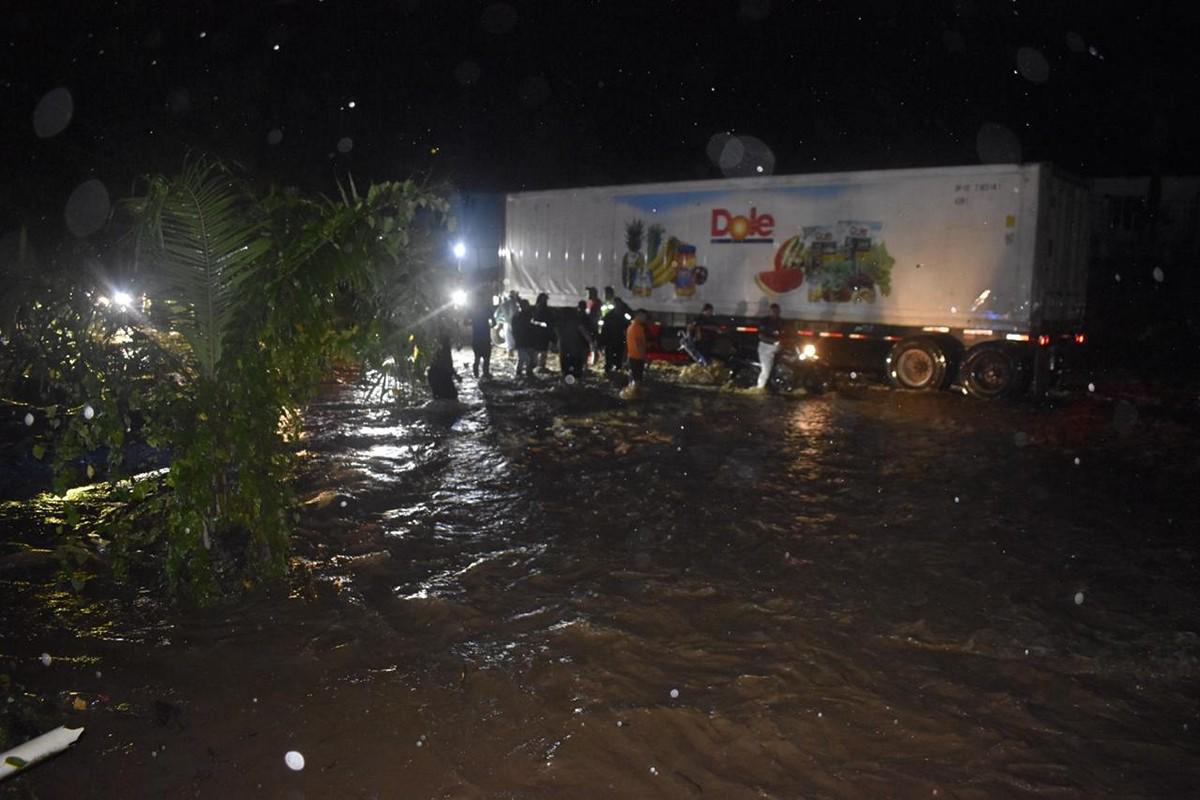 Tormenta Sara azota con fuerza a Honduras: imágenes de los desastres que ha dejado a su paso, ¡hay tres desaparecidos!