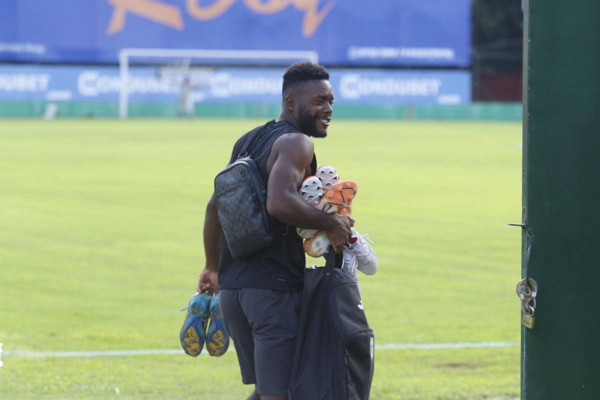 FOTOS: Captado el nuevo fichaje de Marathón, el futbolista que lo fueron a dejar con besos y las risas en el entrenamiento