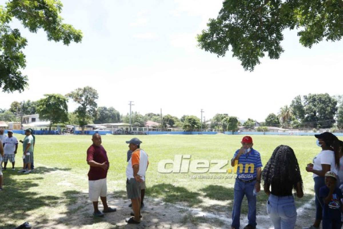 ¡Selfies, autógrafos y alegría! Las postales de la visita de Alberth Elis a la colonia Suyapa en Chamelecón