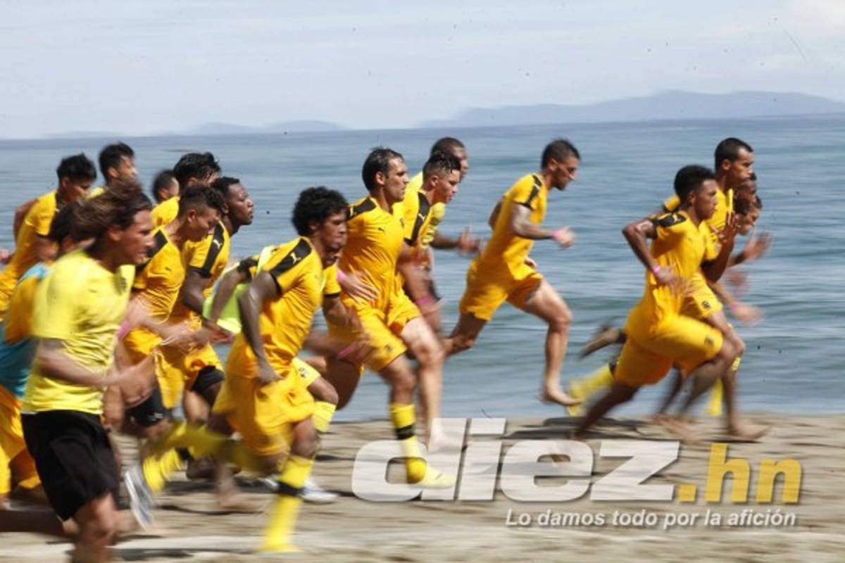 FOTOGALERÍA: Real España se divierte en la playa en plena pretemporada