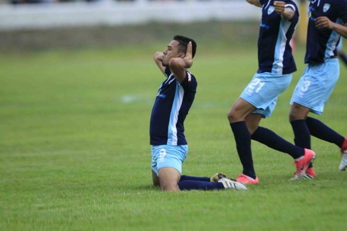 El infop tiene casi amarrado el boleto a primera division de Honduras. Infop acaba con el invicto de Villanueva Jugando en casa, Le gano 2-0 la final de ida del ascenso y acaba con largo invicto de local. Foto archivada por Moises Valenzuela.