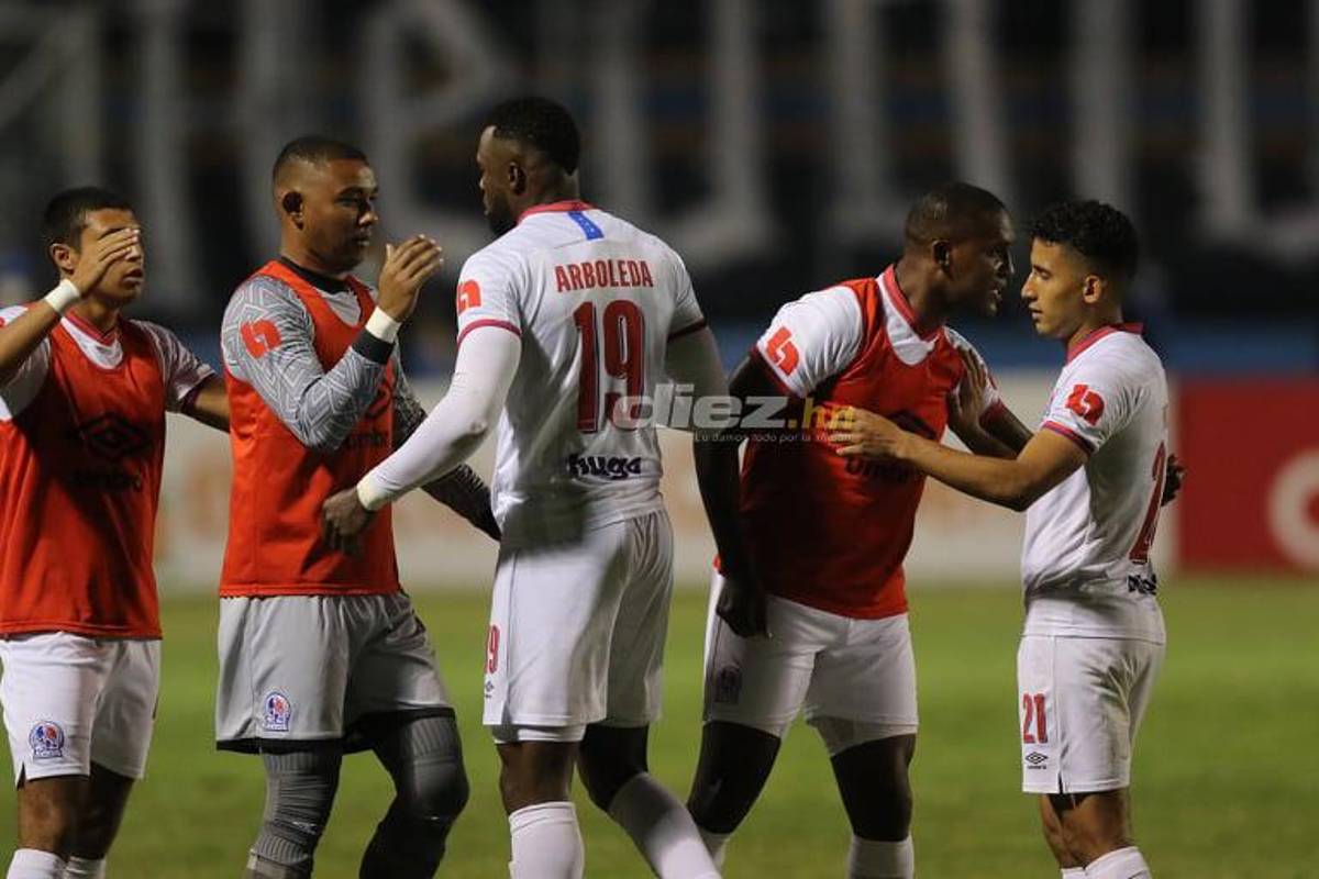 La triste imagen de la Tota Medina en su debut con Motagua, la preocupación de Keosseián y en Real España todo es felicidad