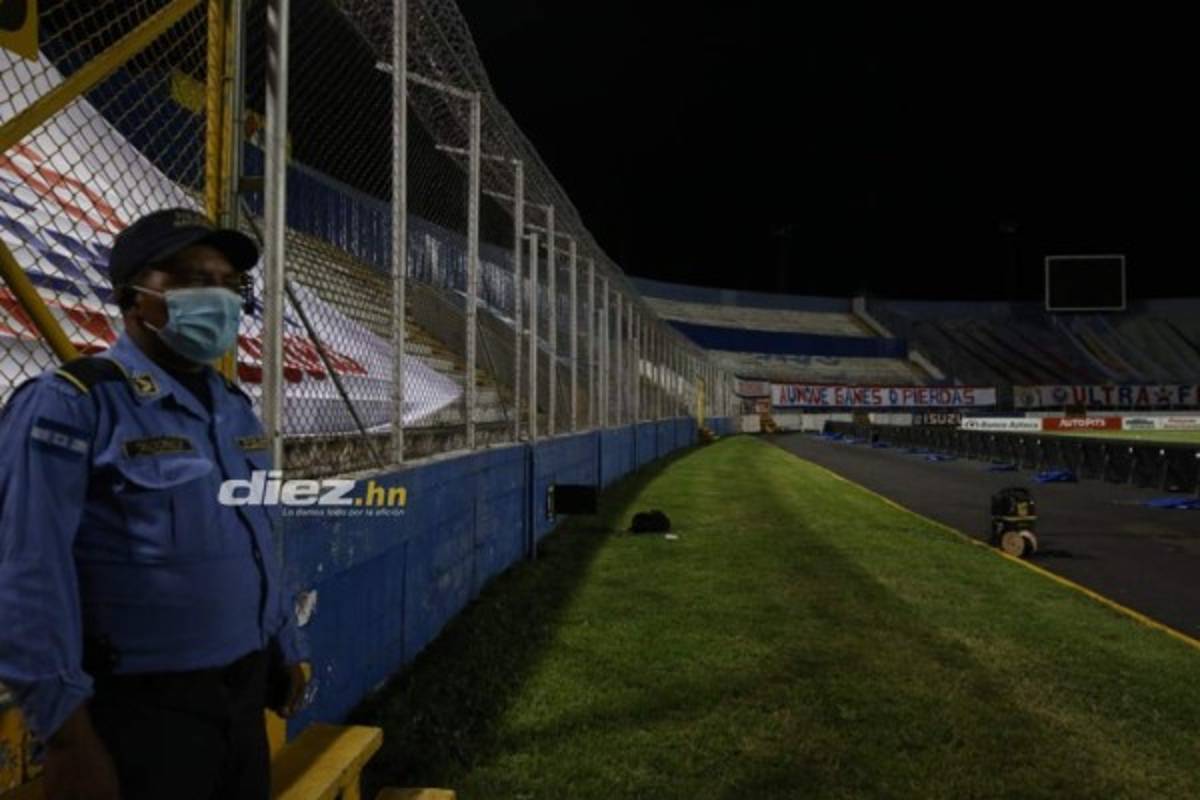 Curiosas: El manotazo de Palermo, Patón Mejía y la reacción de jugadores de UPN tras roja de Axel Gómez