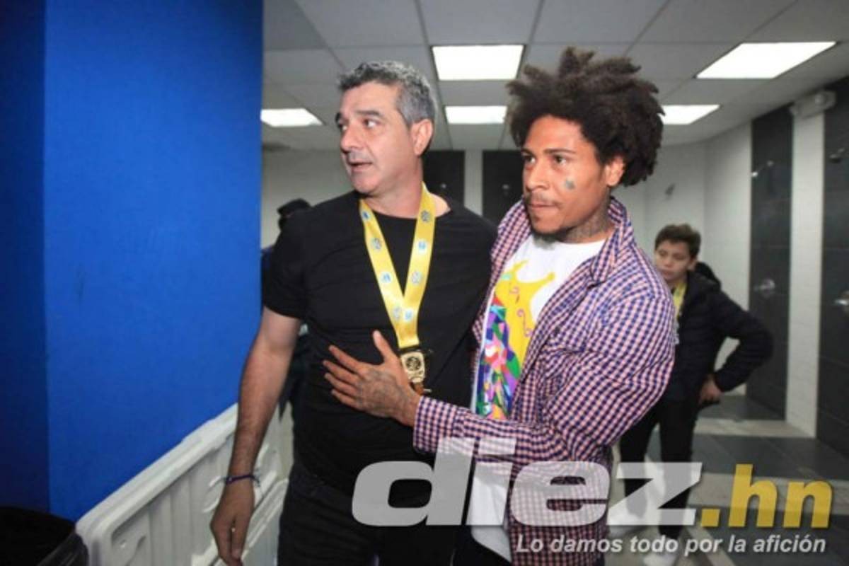 No se vio en TV: Locura en camerinos y el abrazo de Diego Vázquez con Henry Figueroa