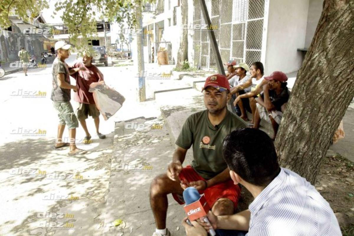 FOTOS: Así vive en la calle ex futbolista Alexis Duarte