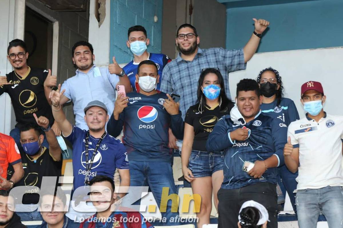 FOTOS: La tristeza de Diego Vázquez rumbo al camerino, las agresiones a jugadores chapines y la chica motagüense que hizo explotar el palco