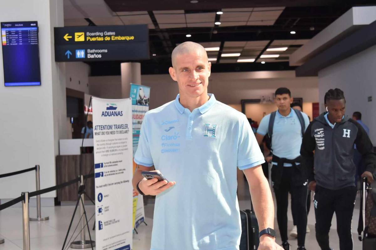 Los dos pelones en la Selección de Honduras tras el debut en las eliminatorias; la Bicolor viajó rumbo a Bermudas