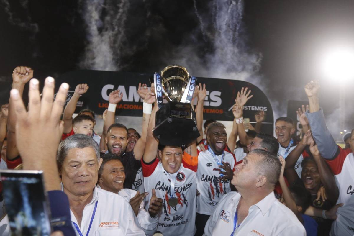 ¡Se adelantó el carnaval en Siguatepeque! Atlético Independiente festejó por todo lo alto su título en la Liga de Ascenso de Honduras