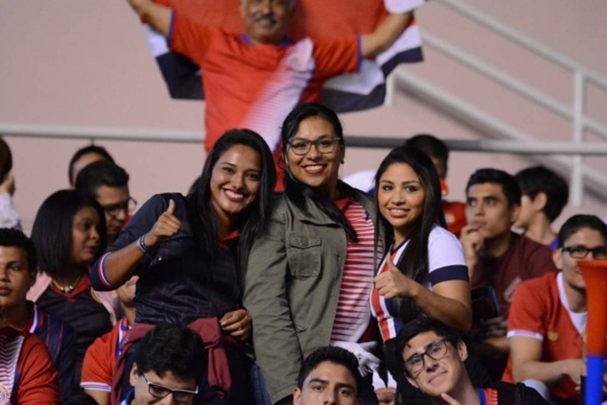 ¡Preciosas! La belleza se hizo presente en el juego Costa Rica - México
