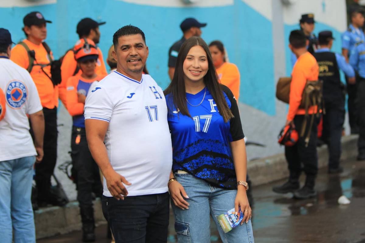 Derroche de belleza, ambientazo y el gesto de los jugadores de Honduras previo a medirse a Cuba en el Estadio Nacional