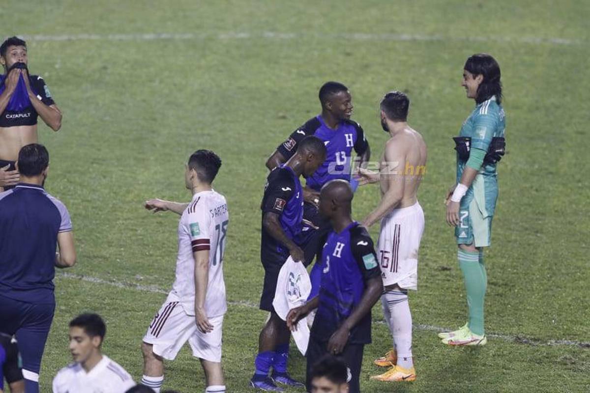 La tristeza de Honduras en su último juego eliminatorio en casa, el intercambio de camisetas y la celebración de México en San Pedro Sula