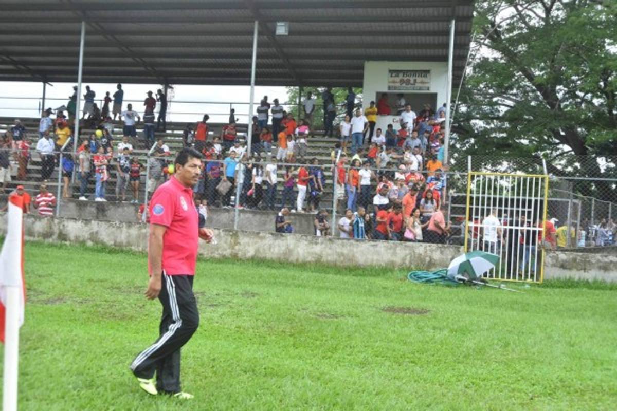 Lo que no se vio en TV: El abrazo de Diego Vázquez con Elencoff y el emotivo adiós de 'Carlón'