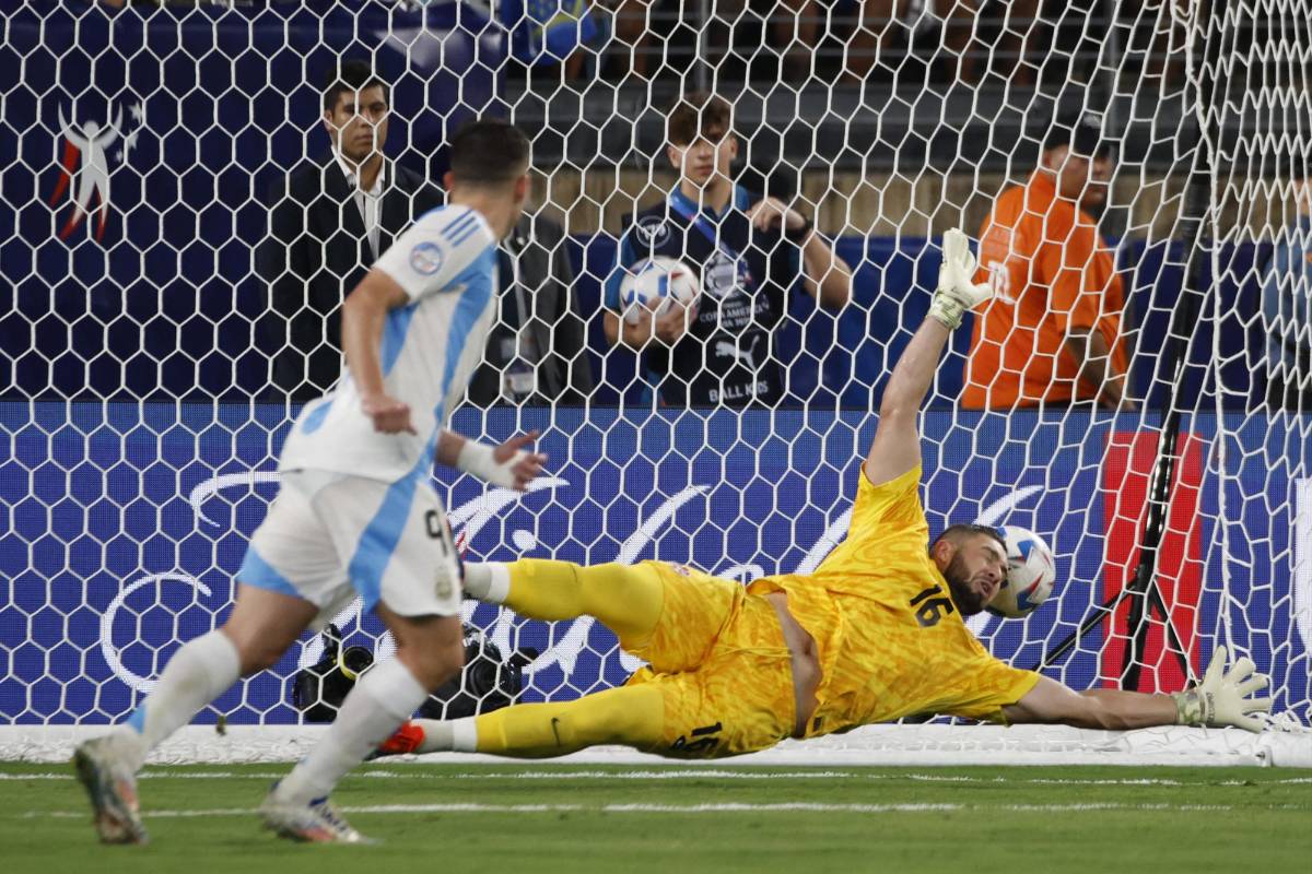 La locura que hizo el Dibu, la revisión del VAR en el gol de Messi, el pelotazo a De Paul y el lesionado en el Argentina-Canadá