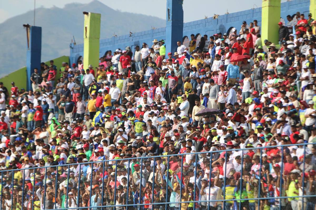 FOTOS: Colosal llenazo en la caída del invicto de Olimpia, el eufórico festejo de Potros y presidente sorprende