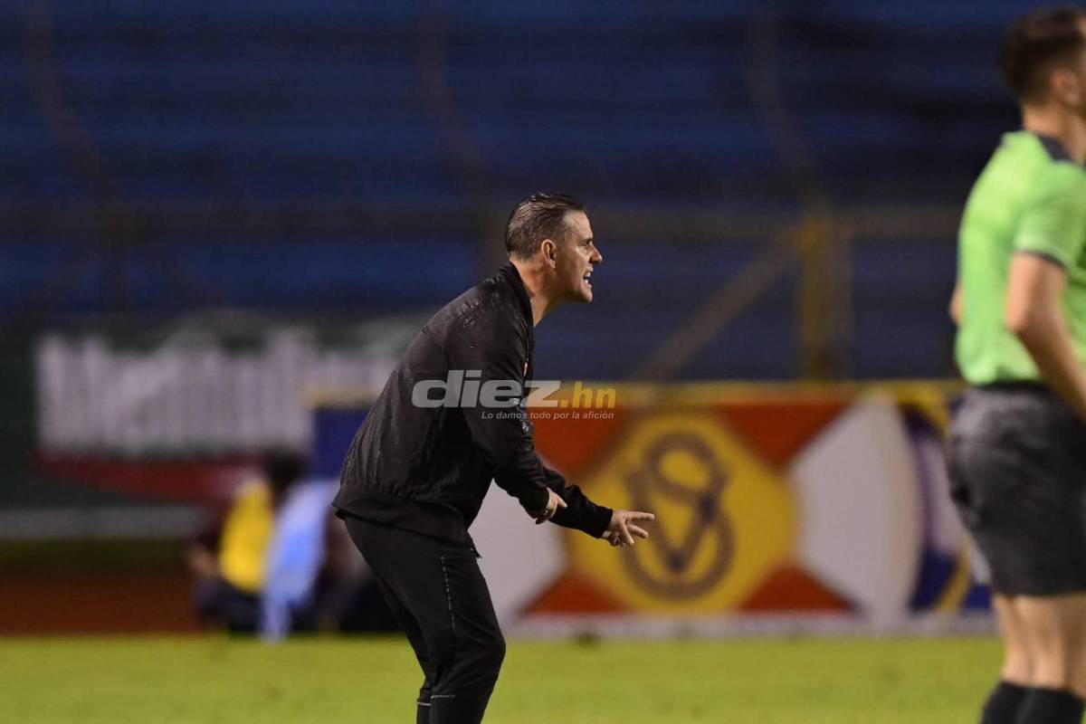 Júbilo en el Olímpico: Aficionados invaden la cancha en medio del triunfo de Honduras sobre Canadá en Liga de Naciones