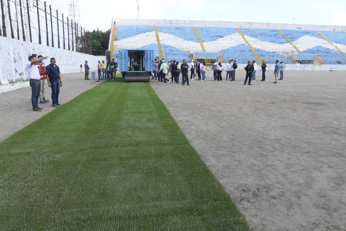 El cosido de la nueva grama del estadio Morazán comenzó e efectuarse, por lo que estará lista en los primeros meses del 2024.