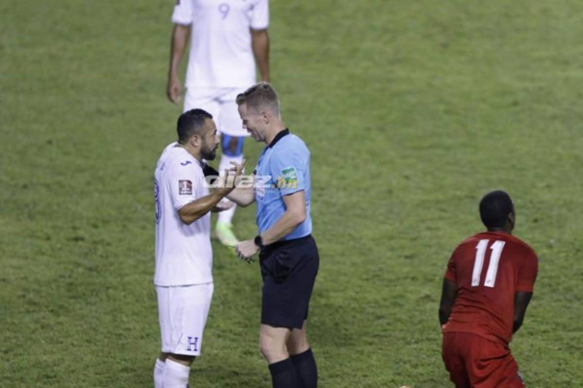 Las impactantes y desgarradoras fotos de los futbolistas de Honduras en el Olímpico y el júbilo de los panameños