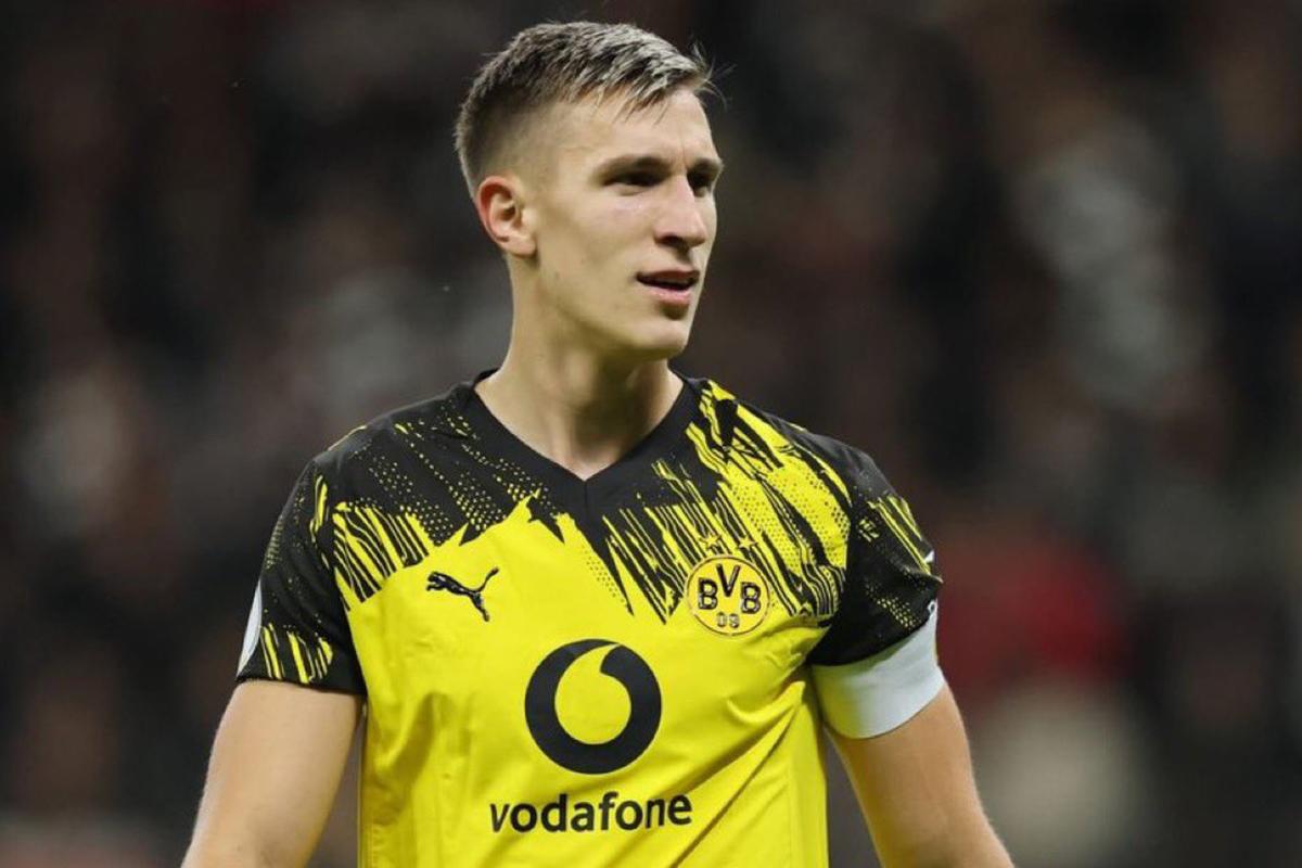 Barcelona va por el mejor central del mundo para sustituir a Ronald Araújo: Flick ya dio el 'ok'