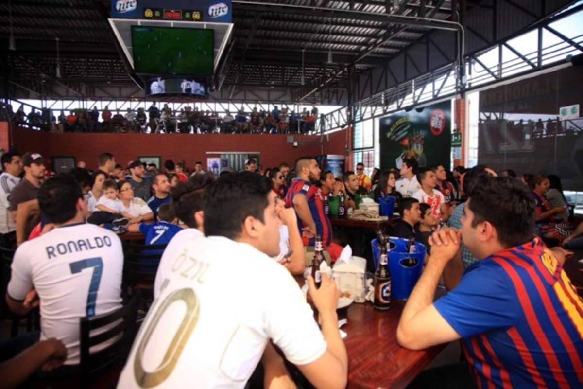 Ambientazo en Honduras con el clásico Barcelona-Real Madrid