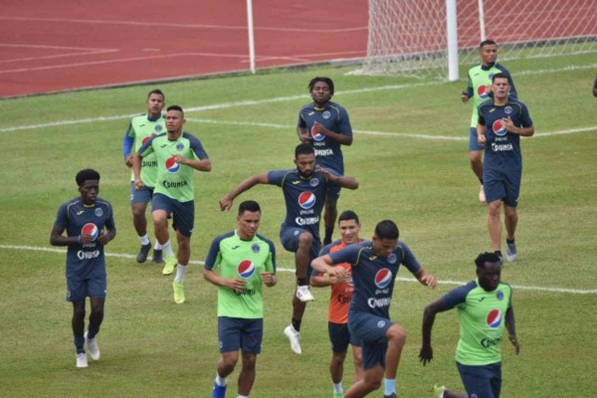 FOTOS: Risas, bromas y pastel en reconocimiento de cancha de Motagua y Managua