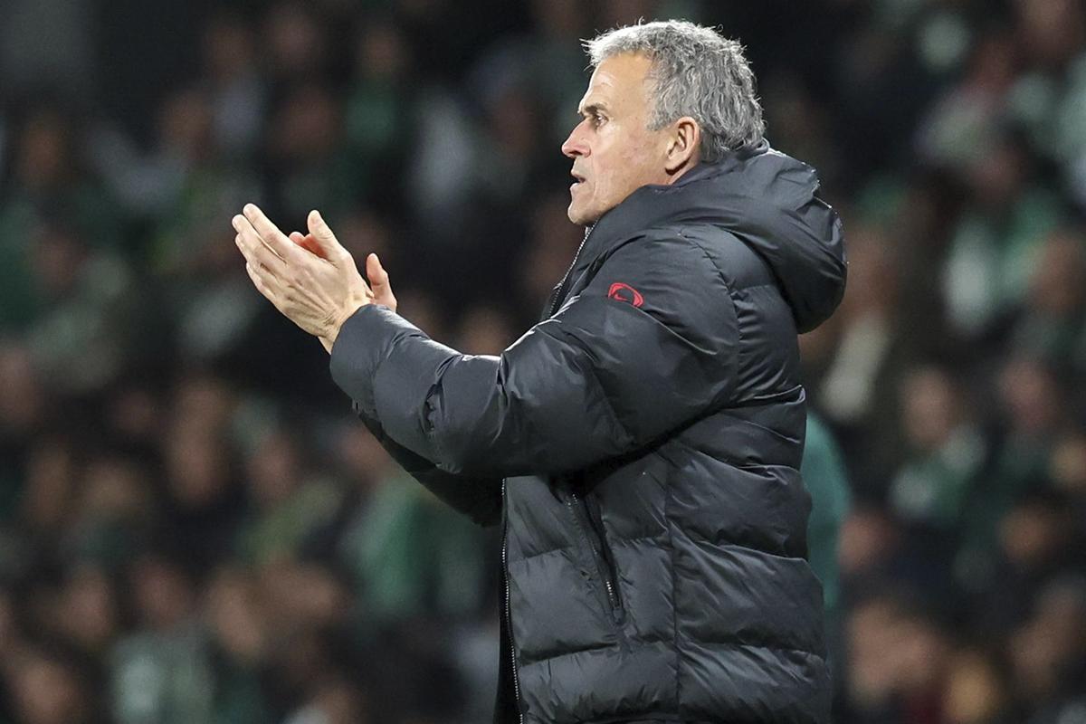 Luis Enrique le propina duro golpe a Flick: se reunió con jugador del Barcelona y lo convence de irse al PSG