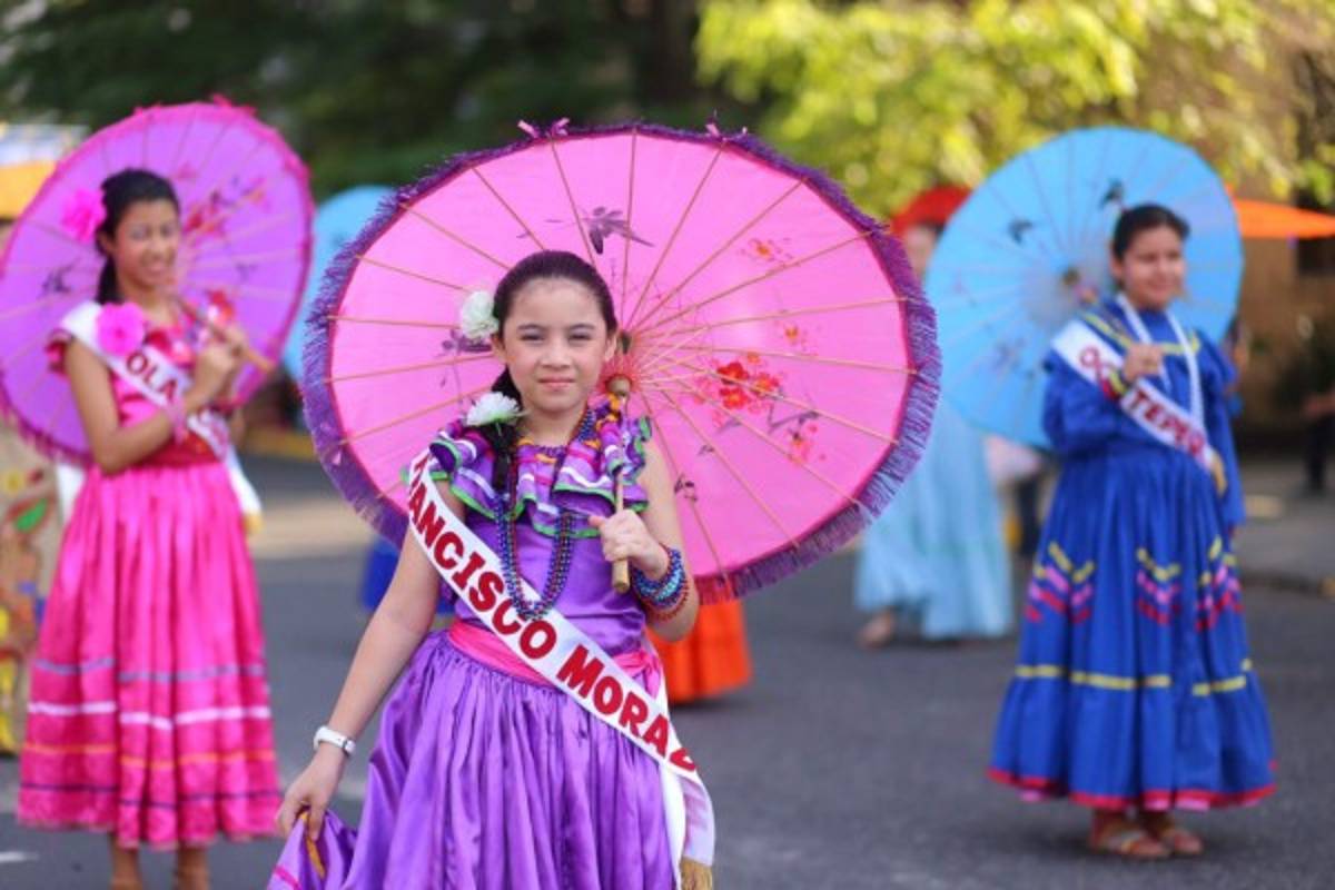 FOTOS: Las bellas chicas que adornan las fiestas patrias de Honduras