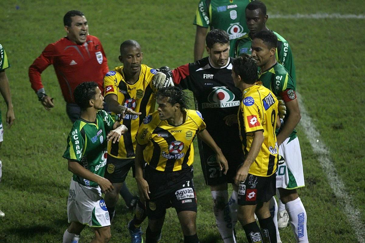 Históricas fotos del clásico sampedrano Real España - Marathón: un DT golpeado, leyendas y nostalgia