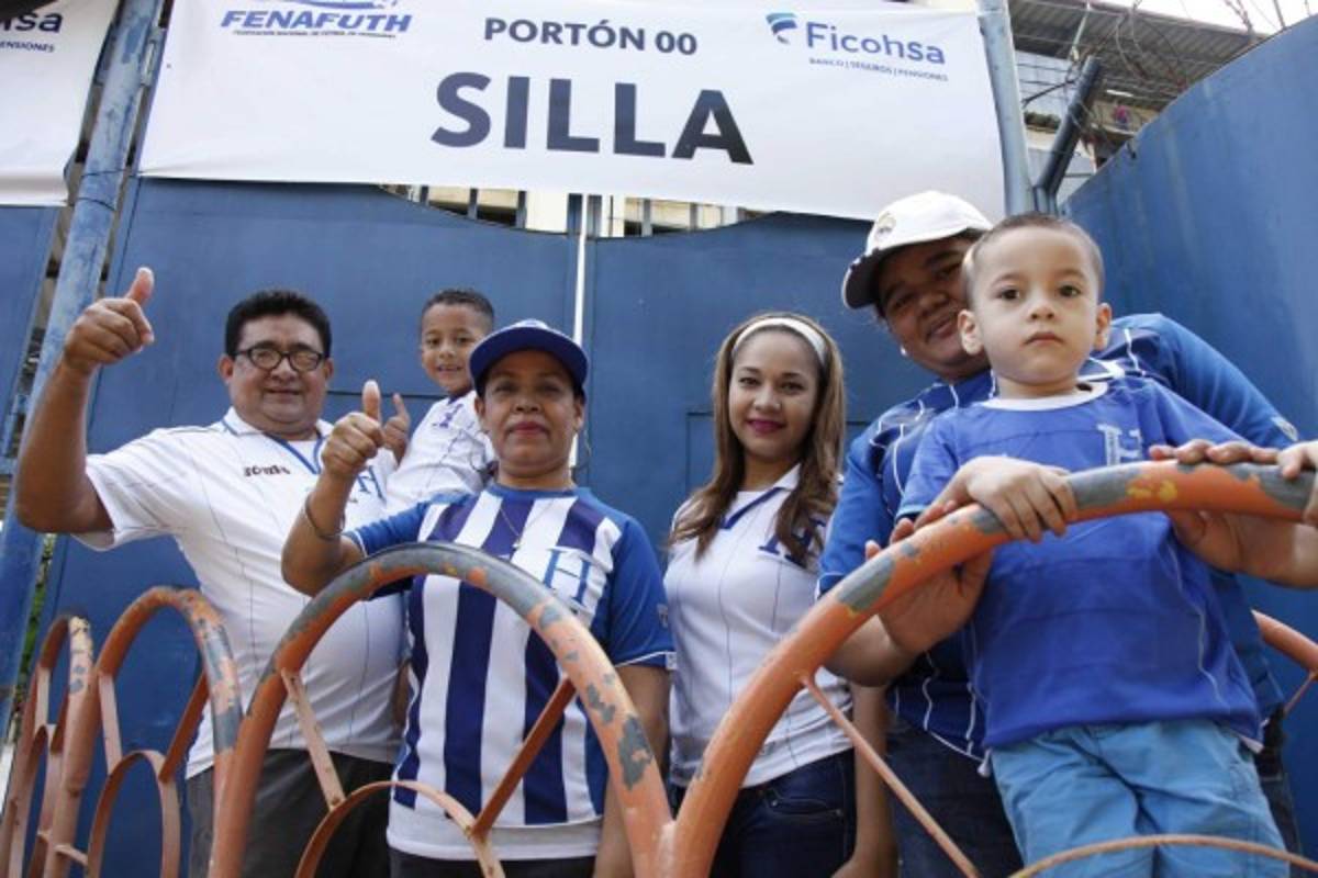 FOTOS: Así está el ambiente para el juego Honduras-Canadá en el estadio Olímpico
