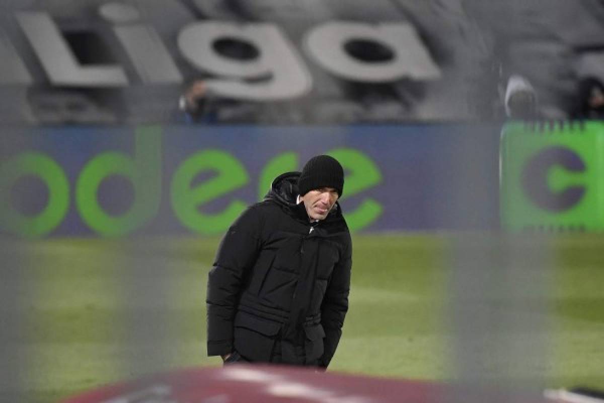 Real Madrid's French coach Zinedine Zidane attends the Spanish League football match between Real Madrid and Celta Vigo at the Alfredo Di Stefano stadium in Valdebebas, northeast of Madrid, on January 2, 2021. (Photo by OSCAR DEL POZO / AFP)
