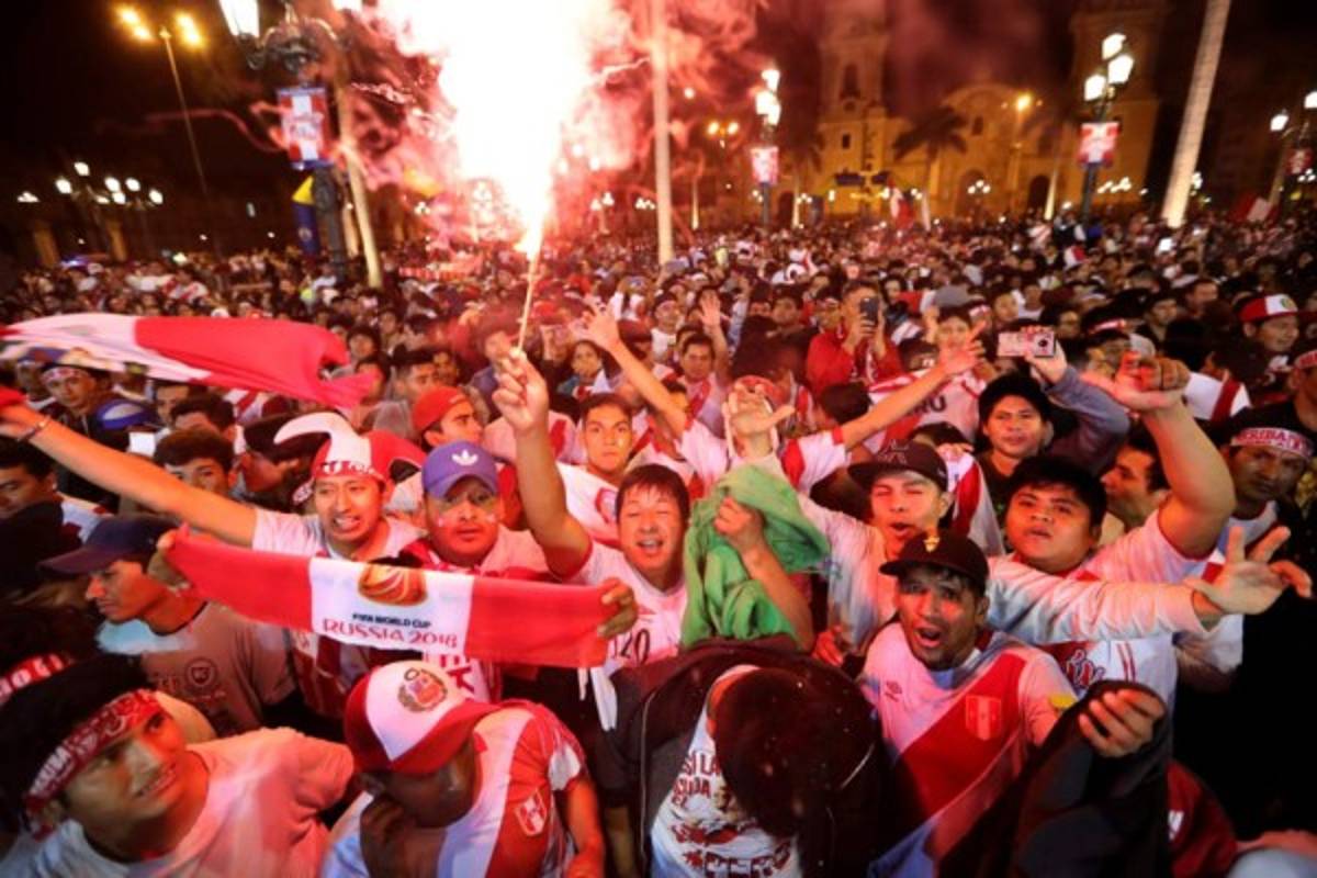 ¡UNA LOCURA! Así festejó Perú su regreso a un Mundial de Fútbol