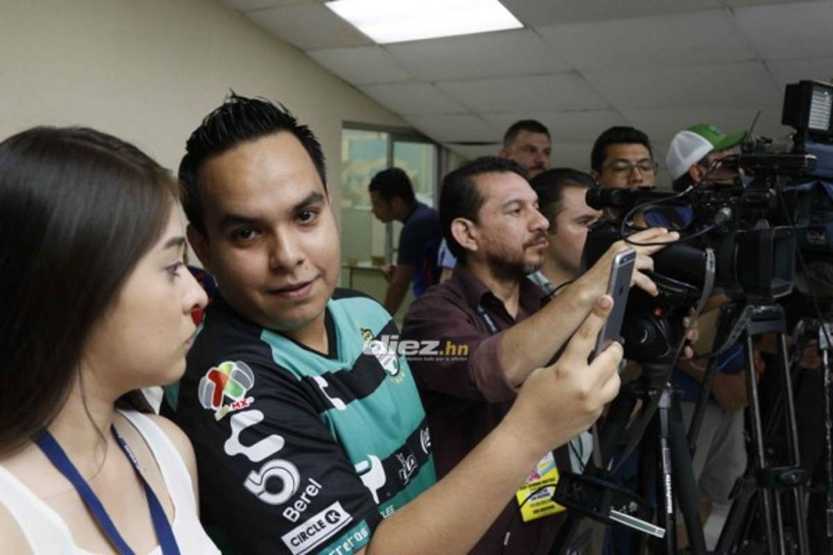 Sonrisas, concentración y un hondureño en entreno del Santos Laguna en el Olímpico