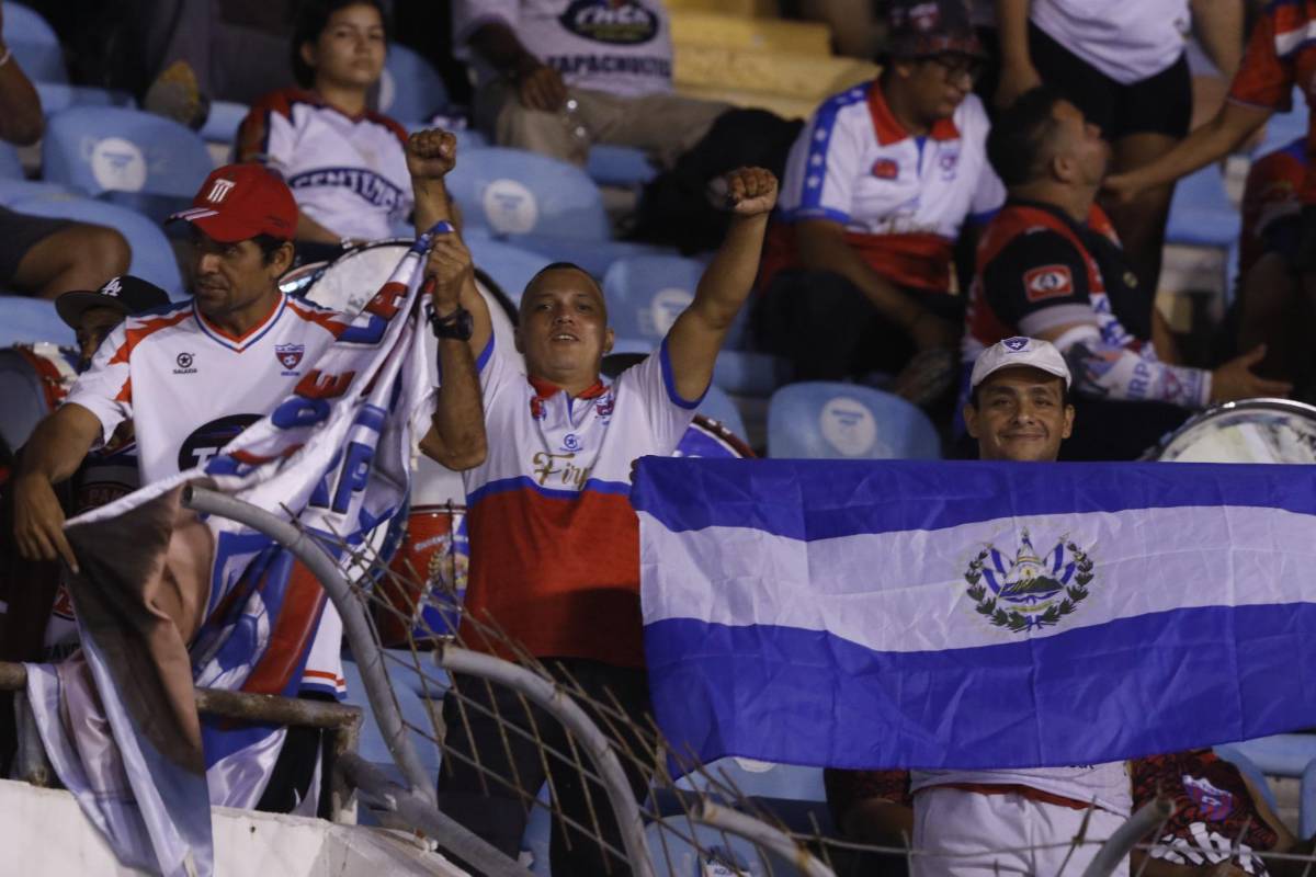 ¿El partido más largo de la historia? Marathón y Luis Ángel Firpo protagonizaron un show de apagones en el Olímpico