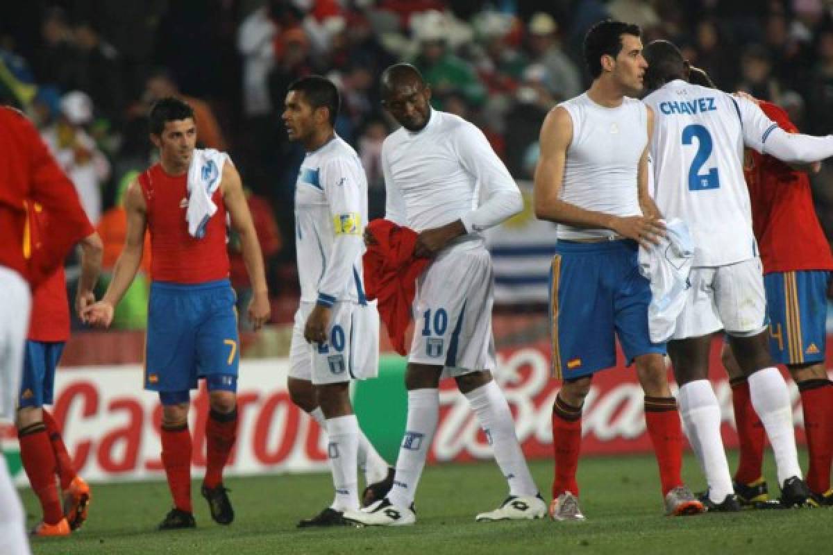 Famosos artistas y futbolistas que han posado con la camisa de clubes hondureños y de la Selección Nacional