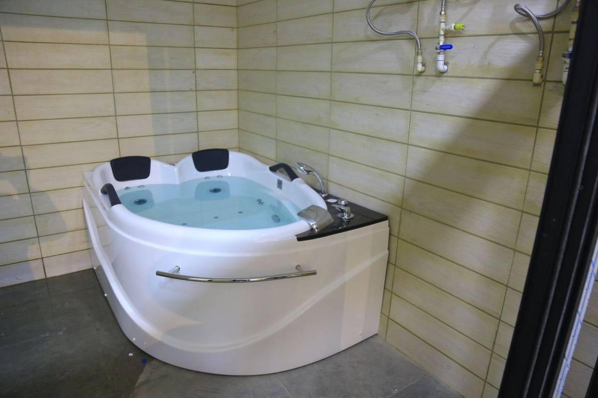 El nuevo estadio Morazán al descubierto; los camerinos y sus lujos, la graderías y el problema de la grama, ¿qué pasó con los banquillos?