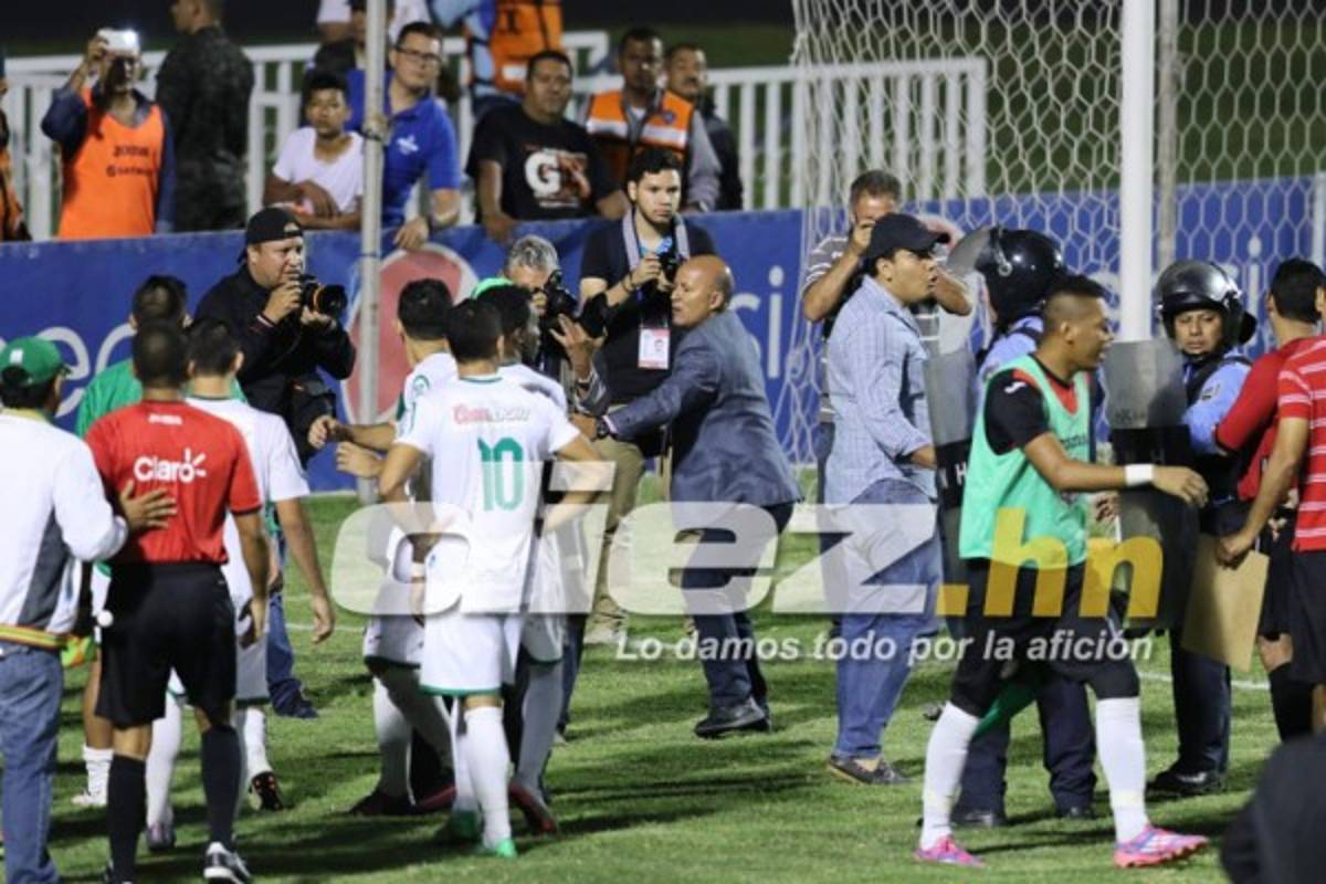 Las imágenes que no viste en televisión de la vuelta de repechaje en Honduras