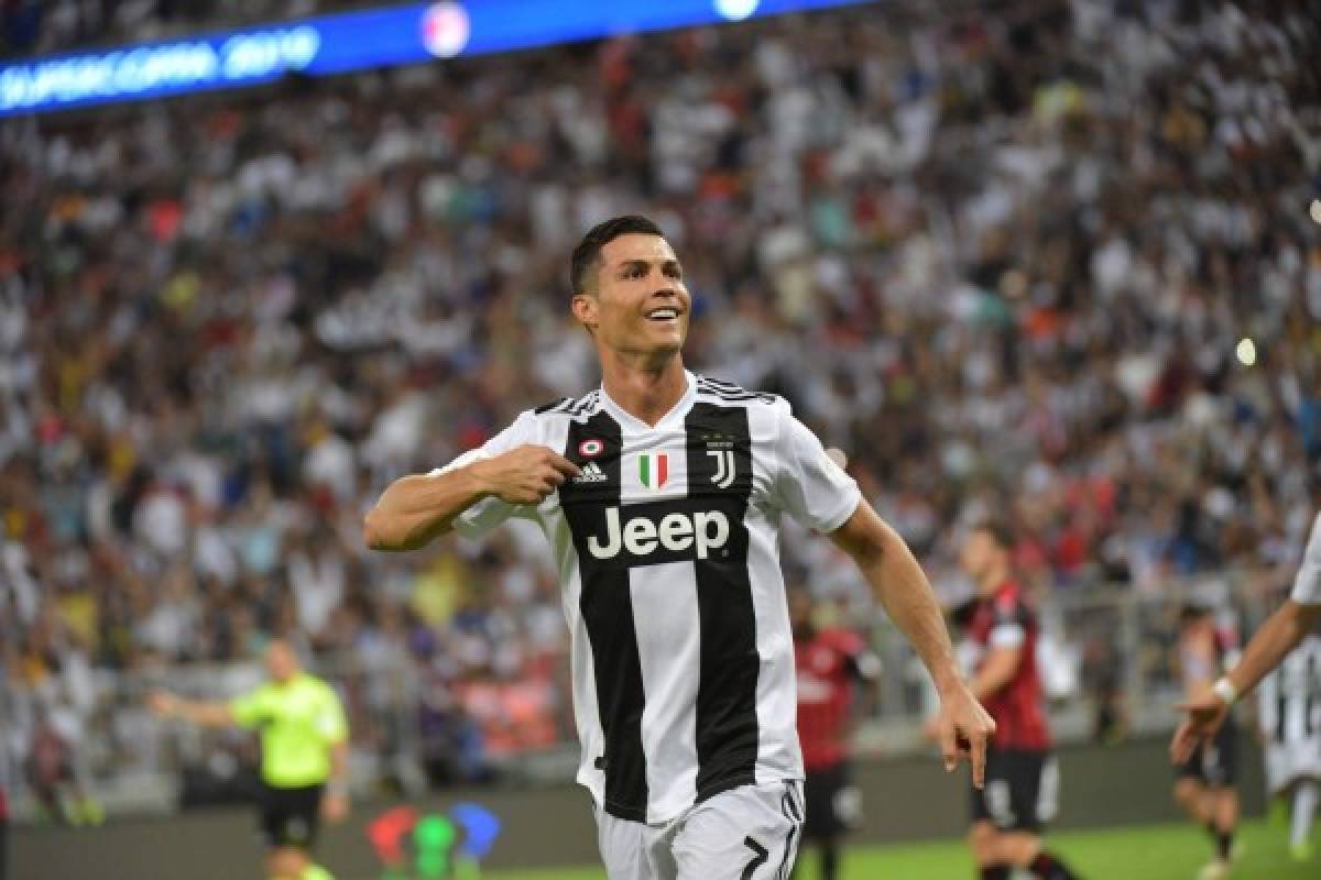 Juventus' Portuguese forward Cristiano Ronaldo celebrates his goal during their Supercoppa Italiana final between Juventus and AC Milan at the King Abdullah Sports City Stadium in Jeddah on January 16, 2019. (Photo by GIUSEPPE CACACE / AFP)