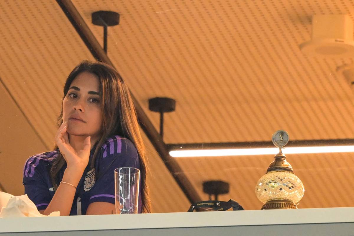 No se vio por TV: Hijos de Messi y sus relajos en el palco, el enojo de Antonela y el amigo de Maradona