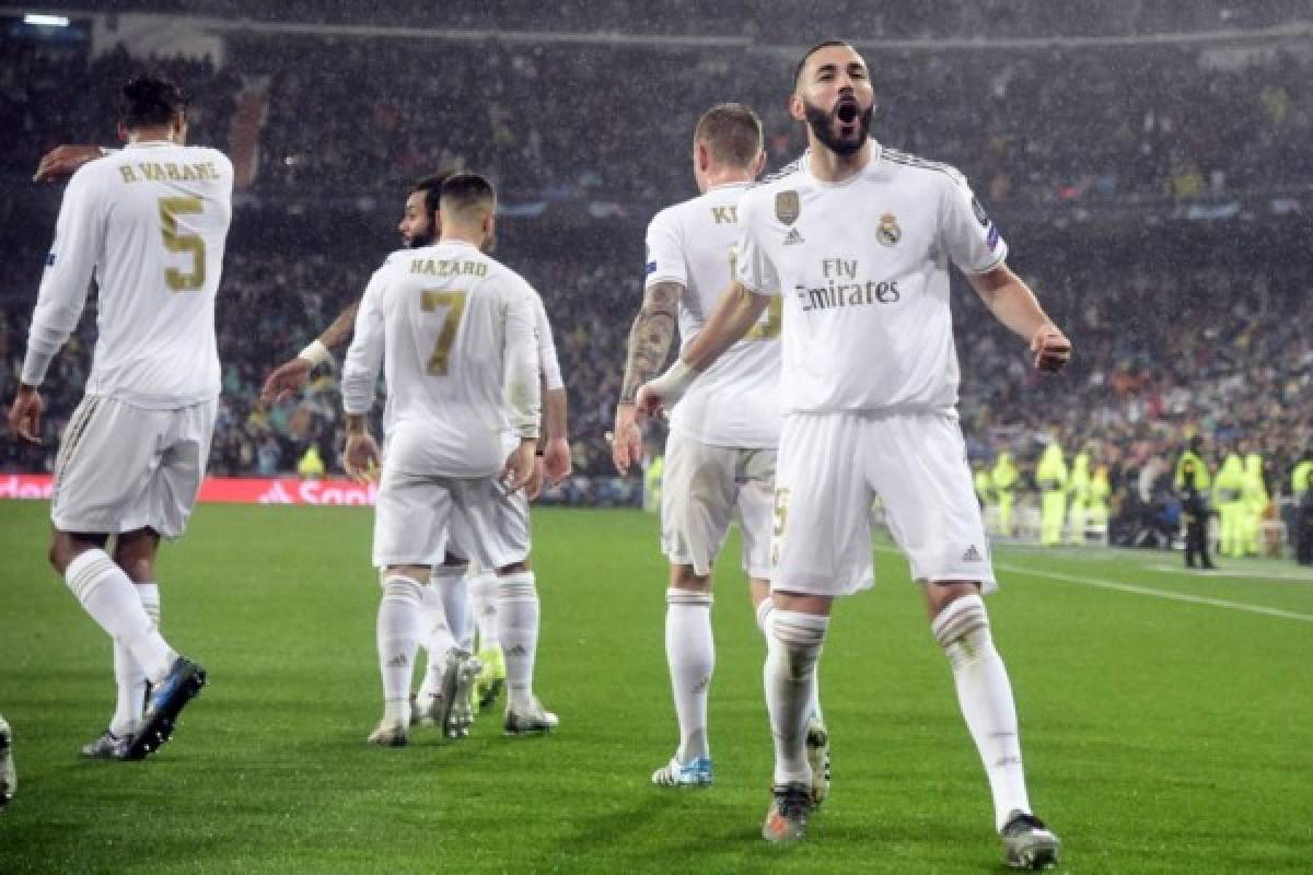 Real Madrid's French forward Karim Benzema celebrates his goal during the UEFA Champions League group A football match against Paris Saint-Germain FC at the Santiago Bernabeu stadium in Madrid on November 26, 2019. (Photo by JAVIER SORIANO / AFP)