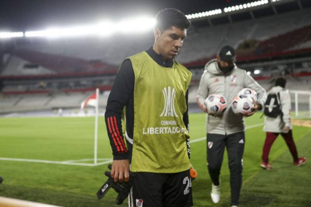 Las insólitas imágenes de Enzo Pérez jugando de portero con River Plate ¡y lesionado!