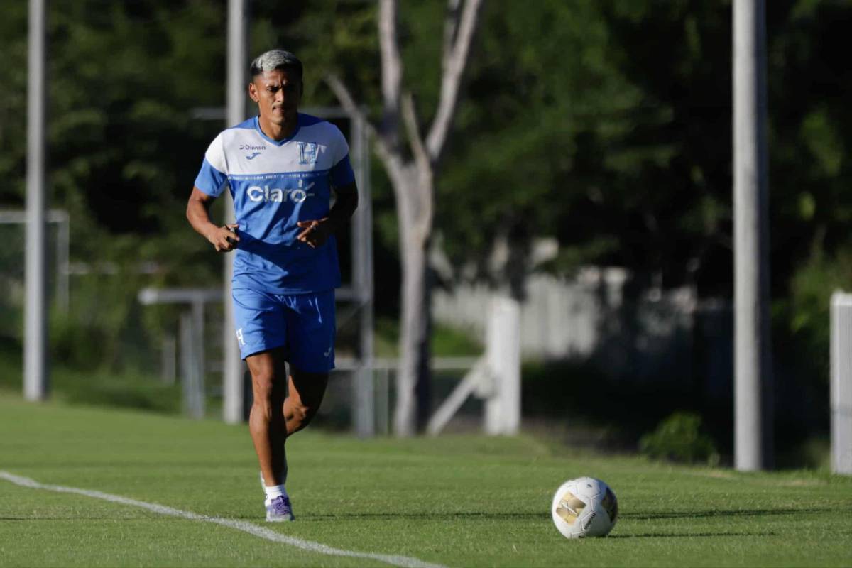 Honduras ya se entrenó con dos legionarios: La visita que sorprendió en la 'H' y, ¿se le fue la mano a Menjívar?