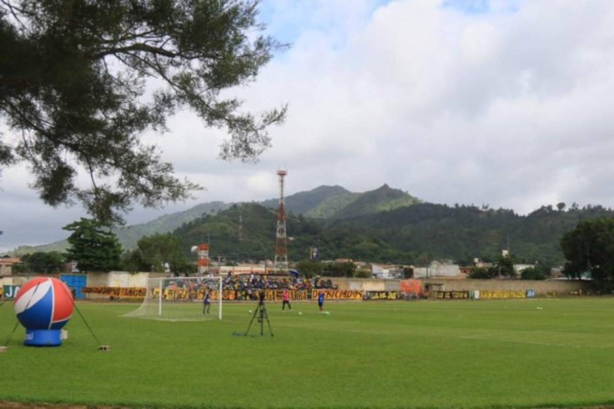 NO SE VIO EN TV: Llenazos, disfraces y la polémica por los uniformes iguales