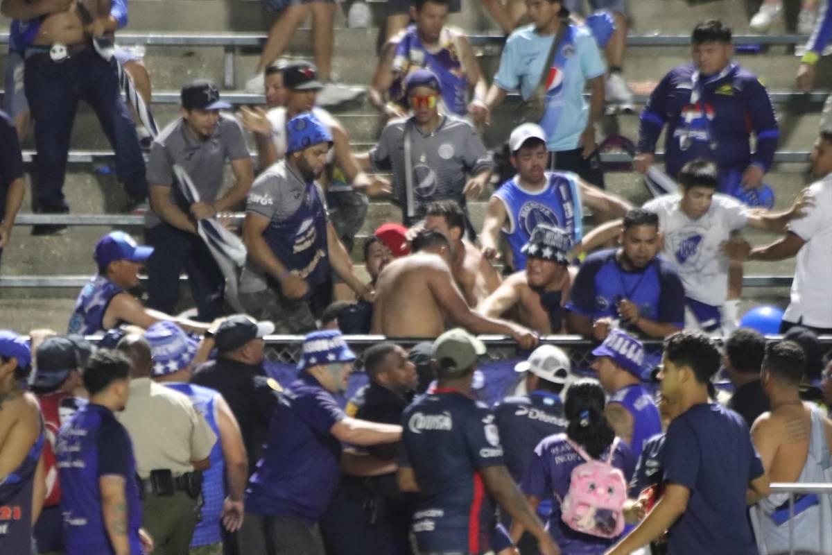 ¡Batalla campal entre aficionados del Motagua en amistoso en USA! La razón de los golpes y la policía intervino