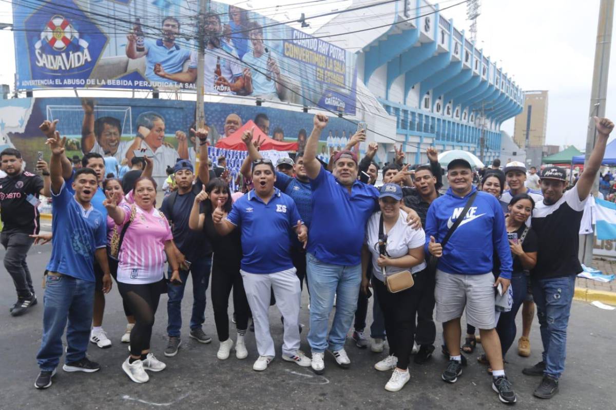 Honduras vs El Salvador: ¡Locura por los tiktokers! Cuscatlecos invaden SPS y euforia de los catrachos en el Morazán