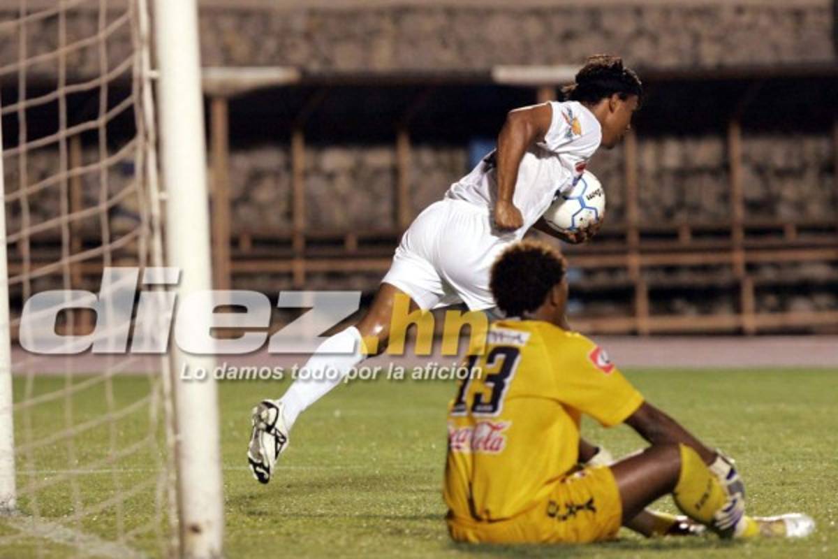 La trayectoria de Carlos Pavón en imágenes