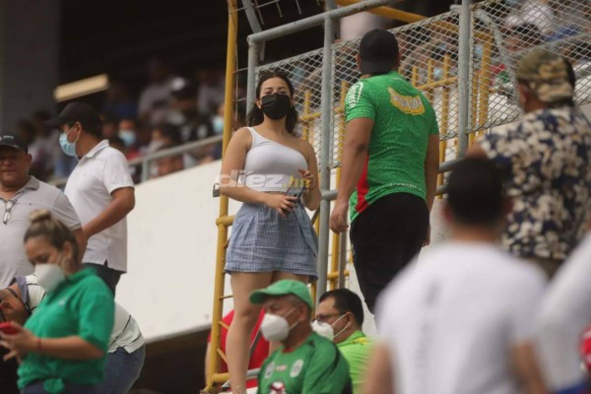 El Olímpico convertido en una pasarela: Las despampanantes y sexys mujeres en el clásico Marathón-Olimpia