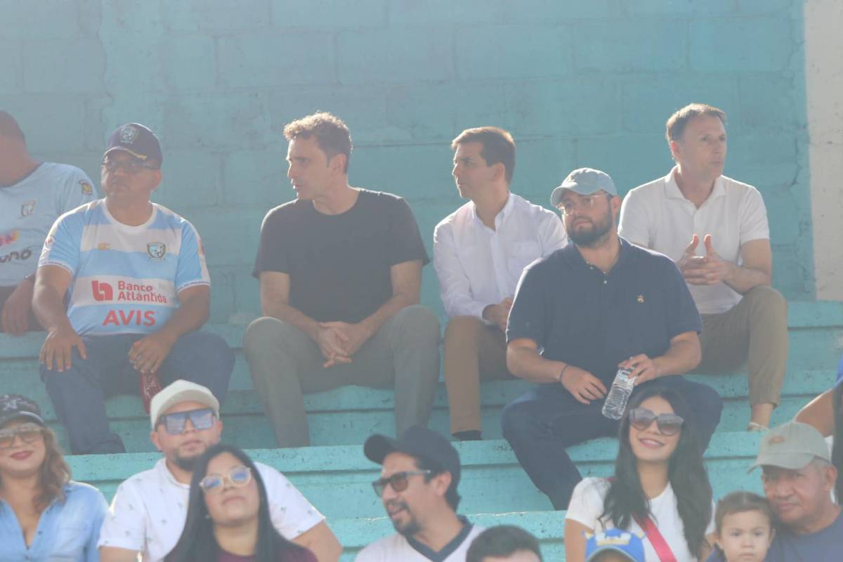 Europeos en las gradas, las bellezas de La Paz y en el muro para ver el Génesis vs Olimpia